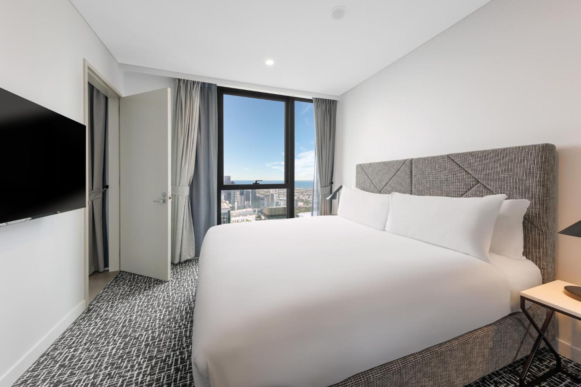 Meriton Suites เมลเบิร์น ภายนอก รูปภาพ A bedroom at the hotel