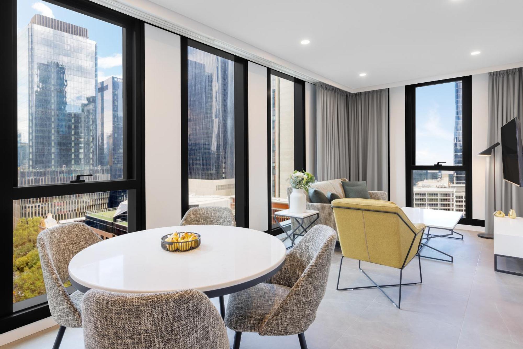 Meriton Suites เมลเบิร์น ภายนอก รูปภาพ The interior of a typical apartment