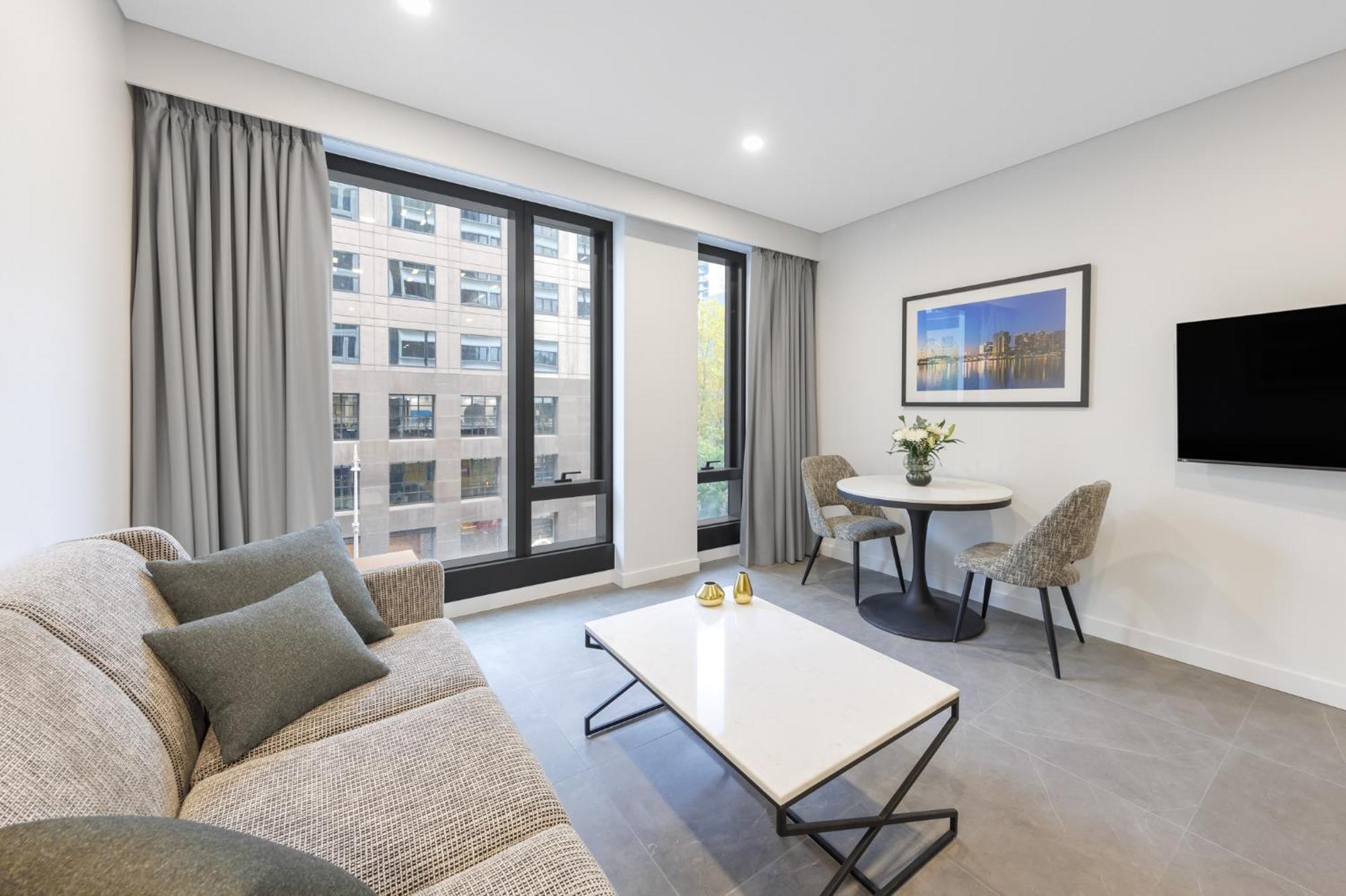 Meriton Suites เมลเบิร์น ภายนอก รูปภาพ A staged apartment at The Standard