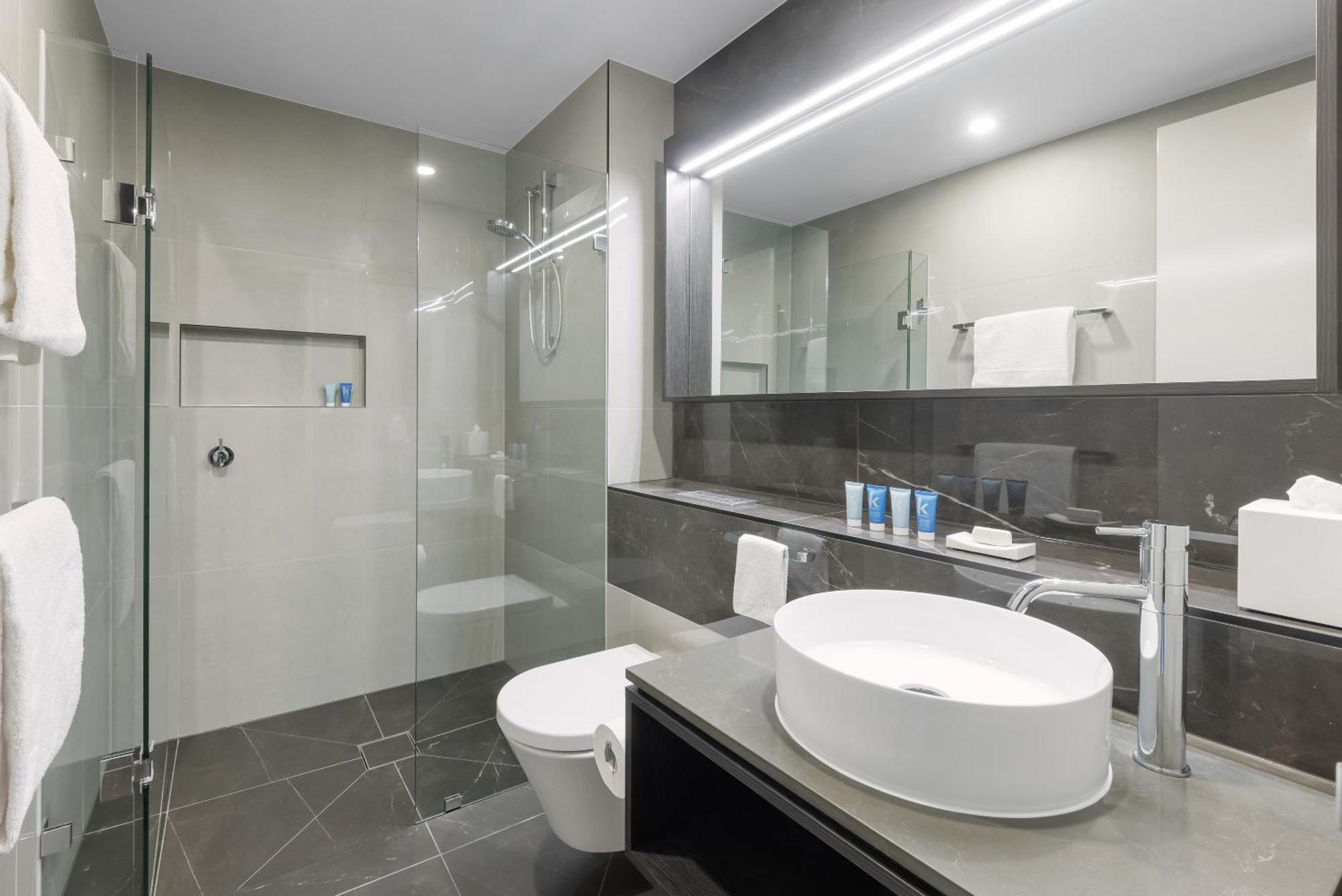 Meriton Suites เมลเบิร์น ภายนอก รูปภาพ A modern bathroom